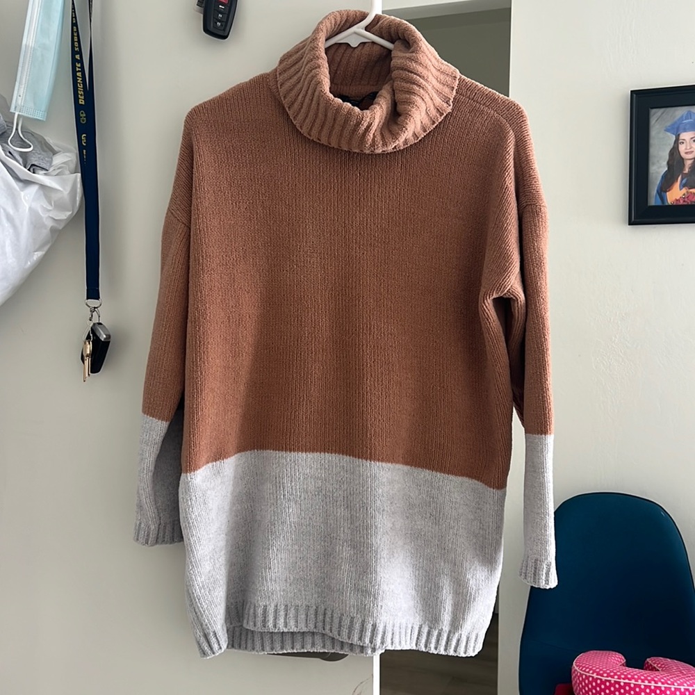 BCBG sweater soft XS